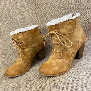 Women’s booties ankle boots lace fur beige tan not rated size 8.5